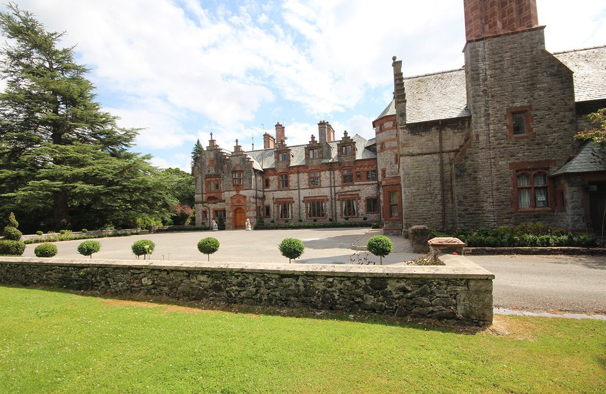 Caer Rhun Hall is a comfortable meld of modern luxuries set in the lush countryside